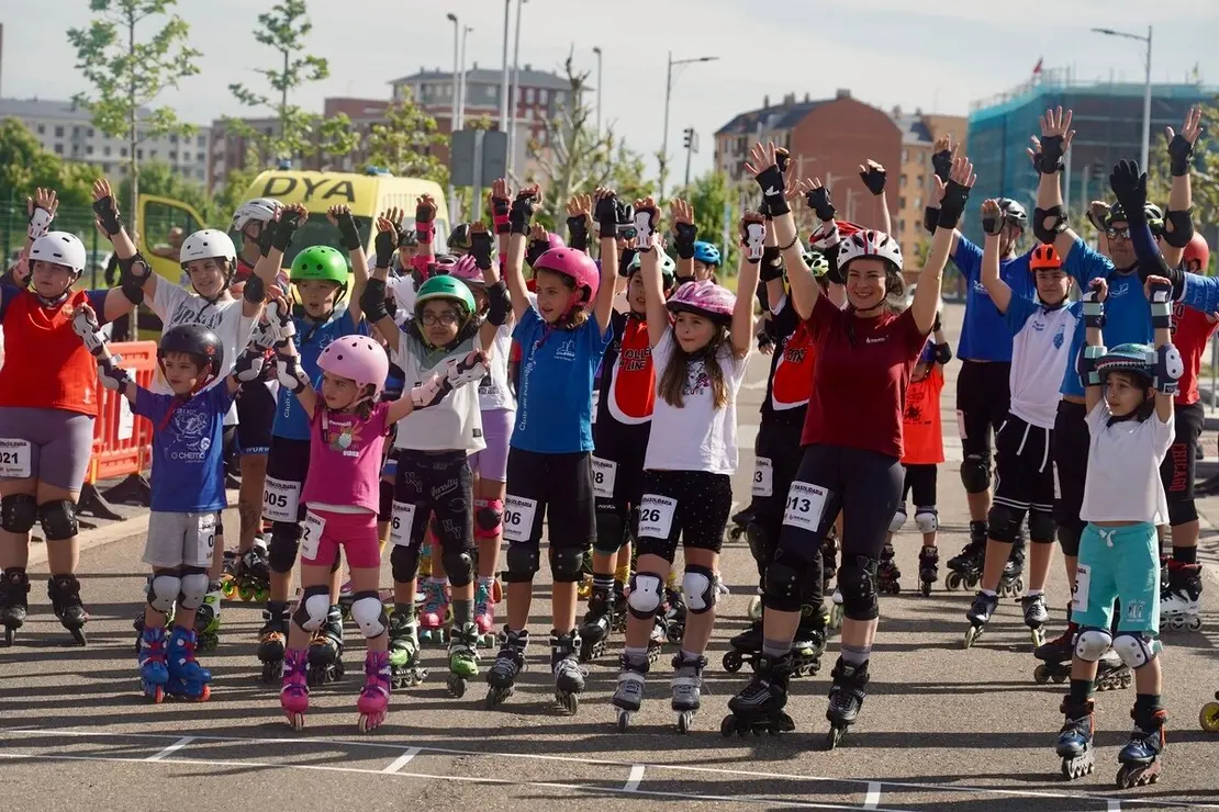 II Carrera Solidaria ‘Patinando por Angola’ organizada por el Centro Juvenil Don Bosco en el barrio de La Lastra de León