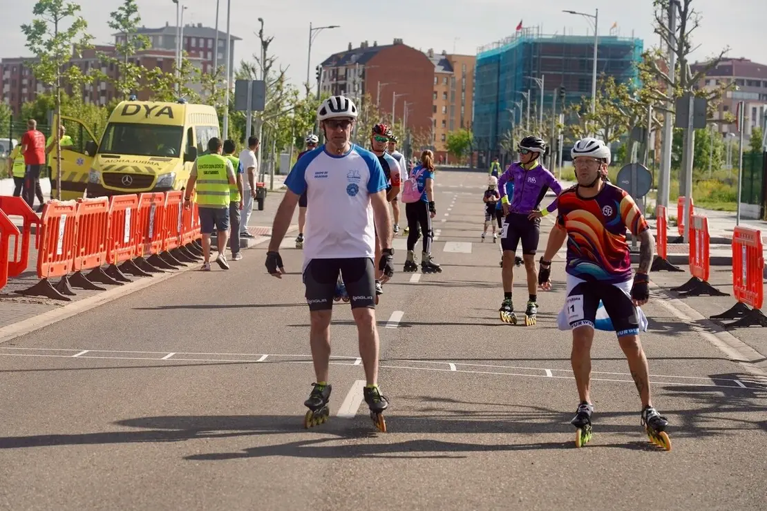 II Carrera Solidaria ‘Patinando por Angola’ organizada por el Centro Juvenil Don Bosco en el barrio de La Lastra de León