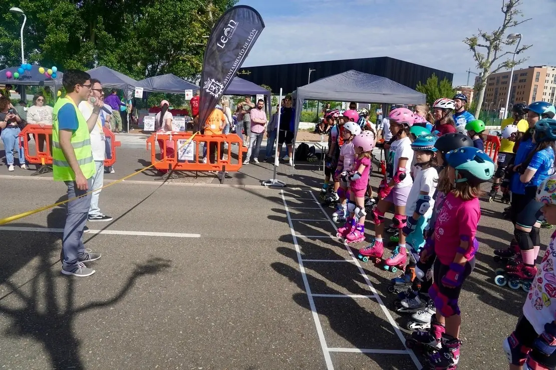 II Carrera Solidaria ‘Patinando por Angola’ organizada por el Centro Juvenil Don Bosco en el barrio de La Lastra de León