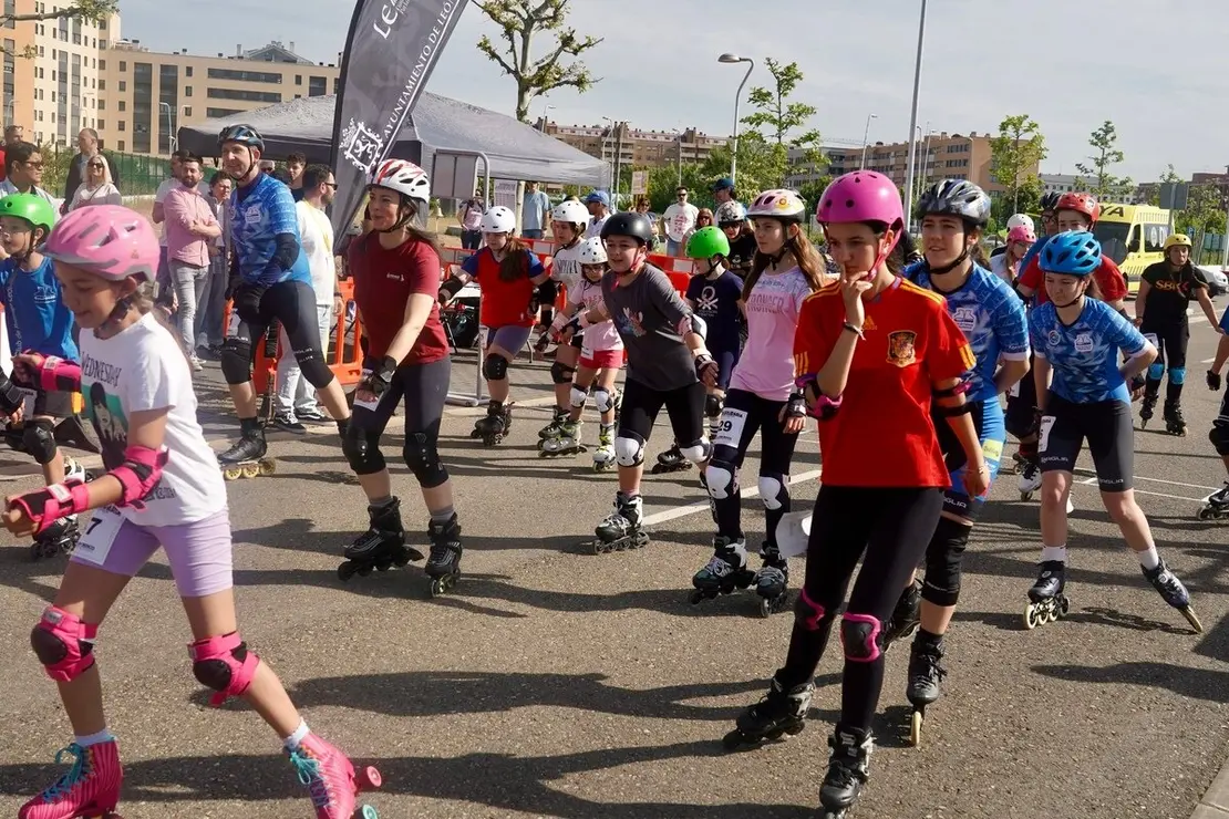 II Carrera Solidaria ‘Patinando por Angola’ organizada por el Centro Juvenil Don Bosco en el barrio de La Lastra de León