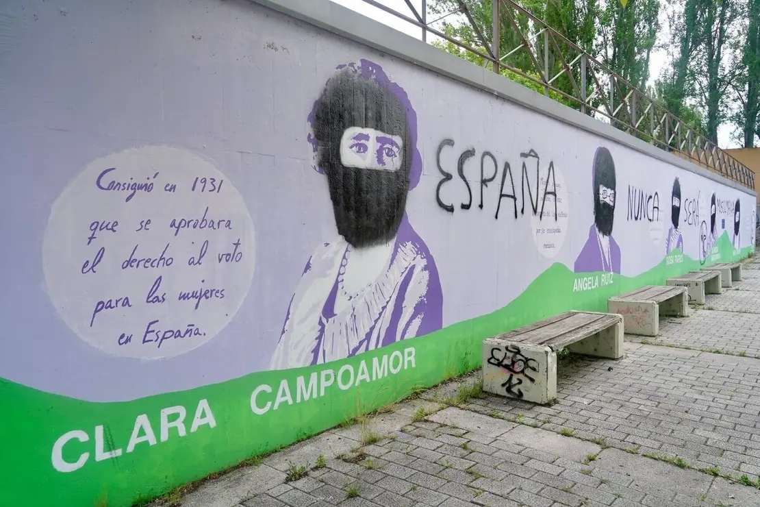 El mural feminista de León sufre una nueva vandalización