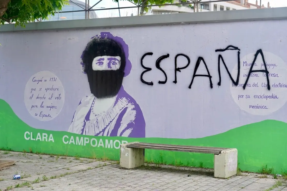 El mural feminista de León sufre una nueva vandalización