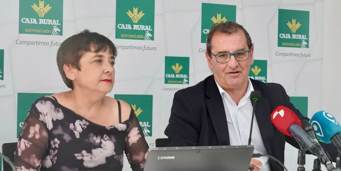 Presentación de la renovación del acuerdo de colaboración de Caja Rural con la Federación de Lucha Leonesa