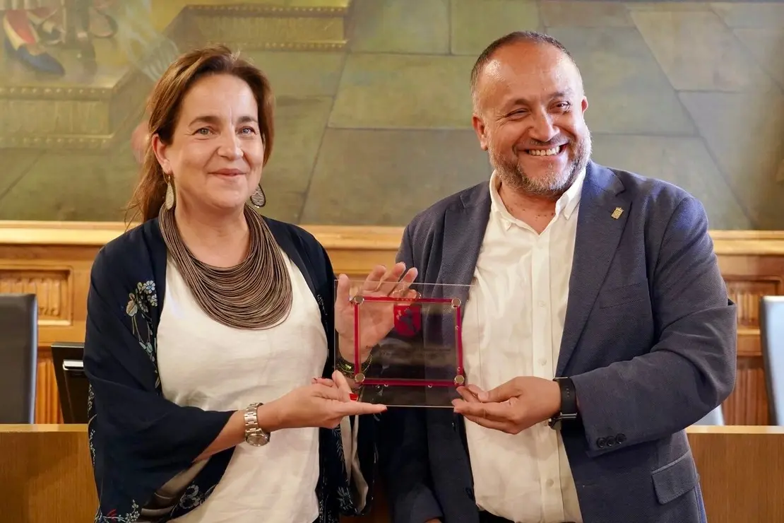 El presidente de la Diputación, Gerardo Álvarez Courel, y el resto de la corporación provincial reciben a la plantilla, cuerpo técnico y directiva de la Cultural y Deportiva Leonesa tras su ascenso a Segunda División