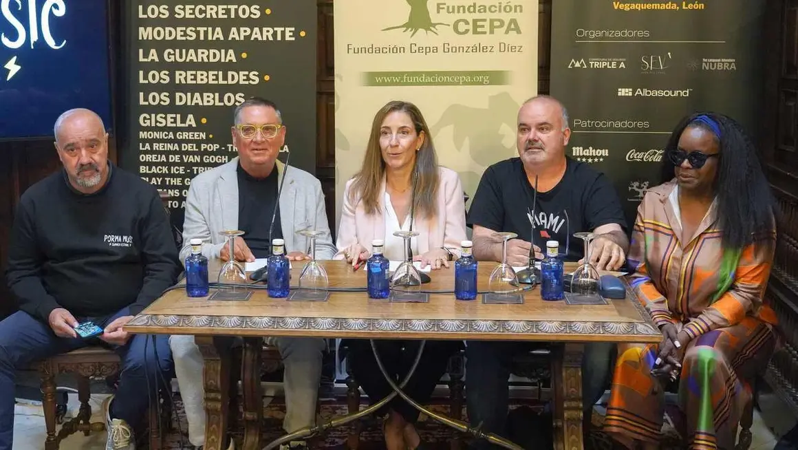La directora de la Fundación Cepa, Nuria Alonso, presenta el festival de música Porma Music Summer Festival que se celebrará este verano en Vegaquemada. Foto: Campillo