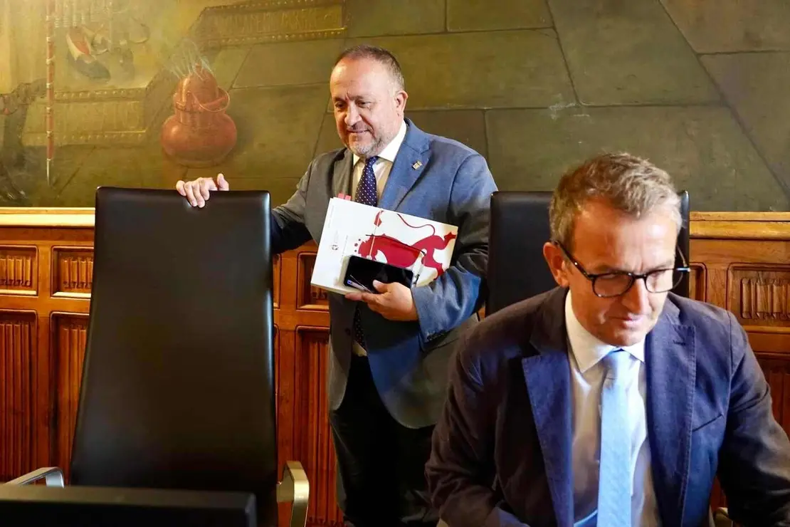 Pleno Ordinario en la Diputación de León en la que se realiza una declaración institucional de los grupos políticos en defensa del sector remolachero y la olanta Azucarera La Bañeza. Foto: Campillo
