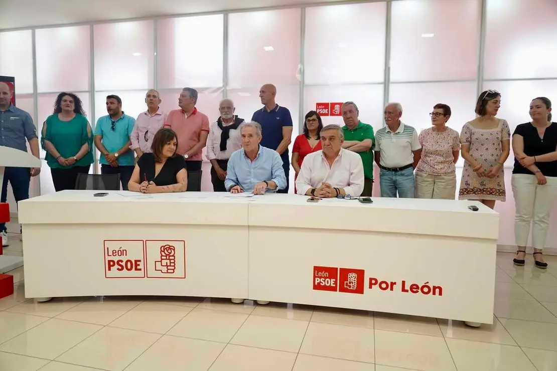 Celebración de la asamblea general extraordinaria en la Agrupación Municipal del Partido Socialista de León
