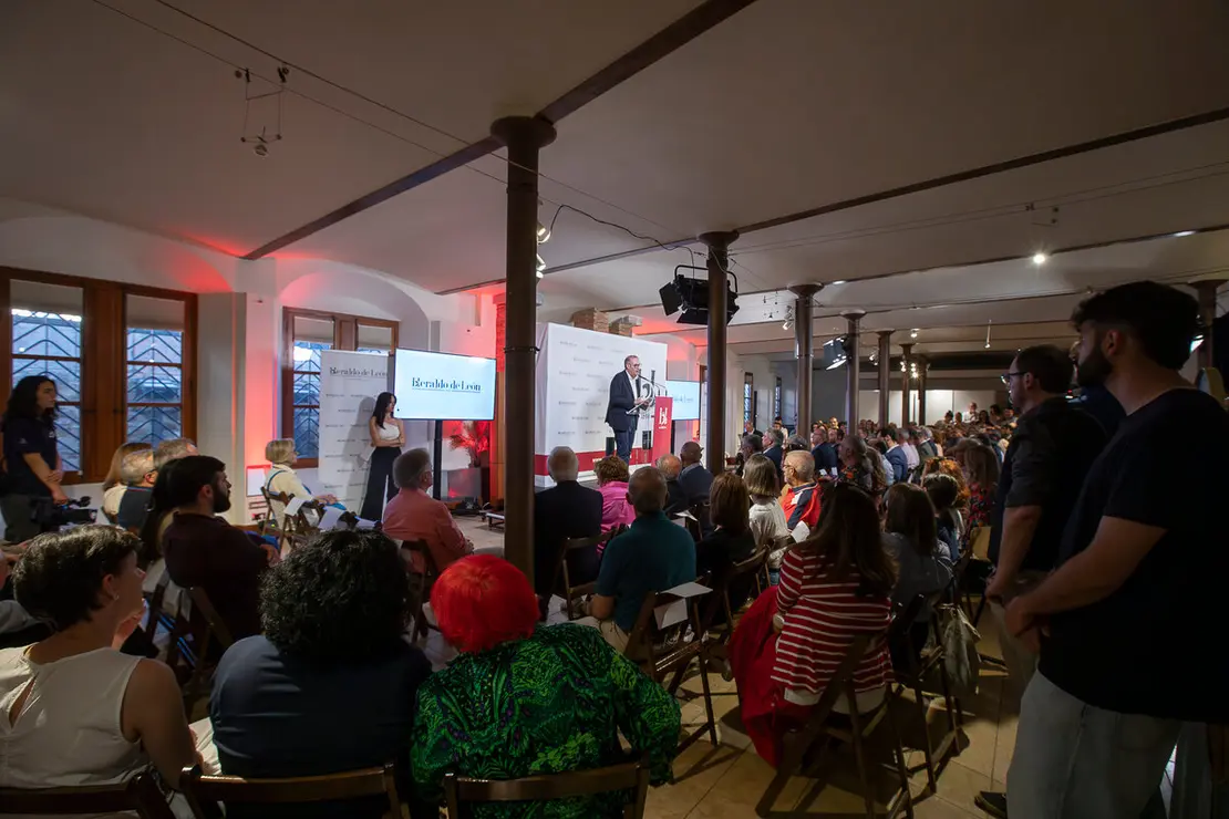 Heraldo oficial (12)