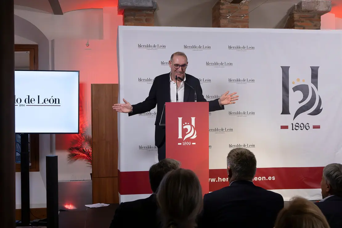 Heraldo oficial (13)