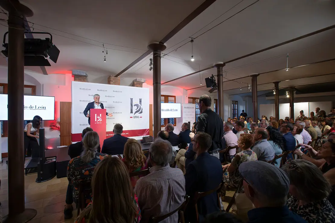 Heraldo oficial (15)