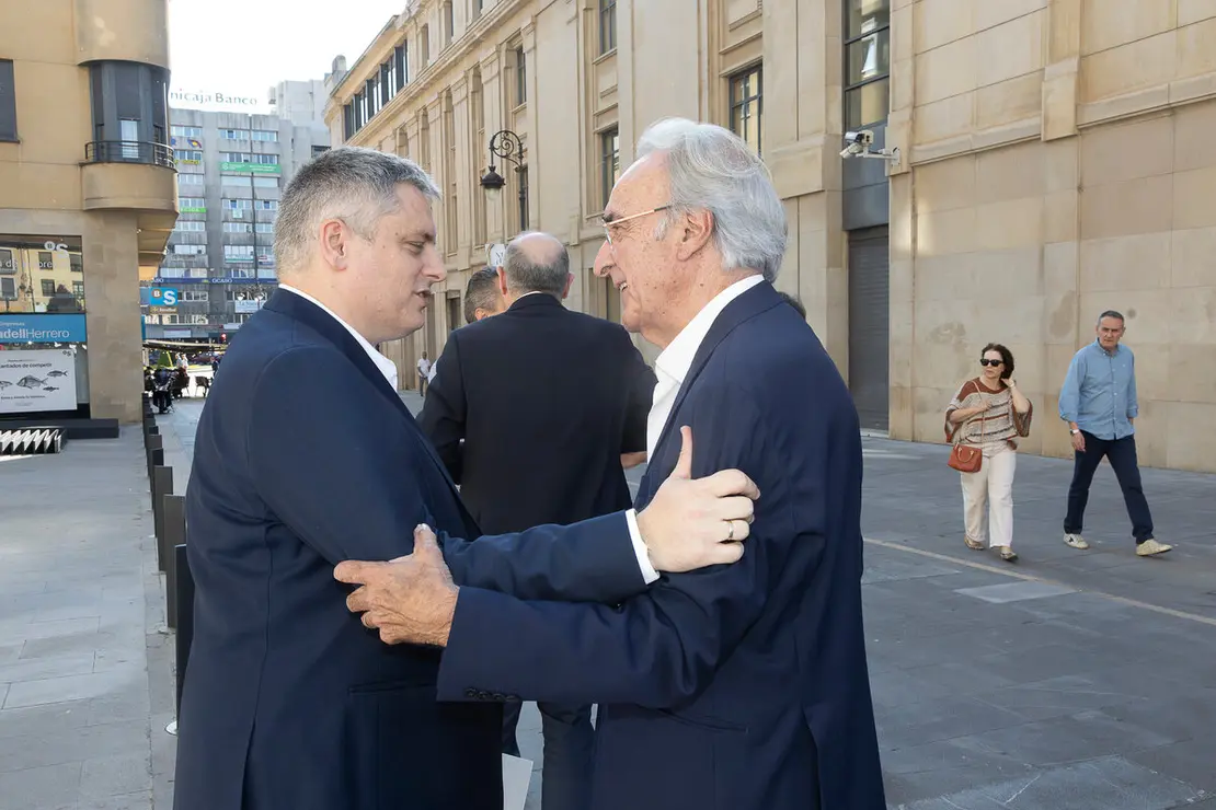 Heraldo oficial (24)