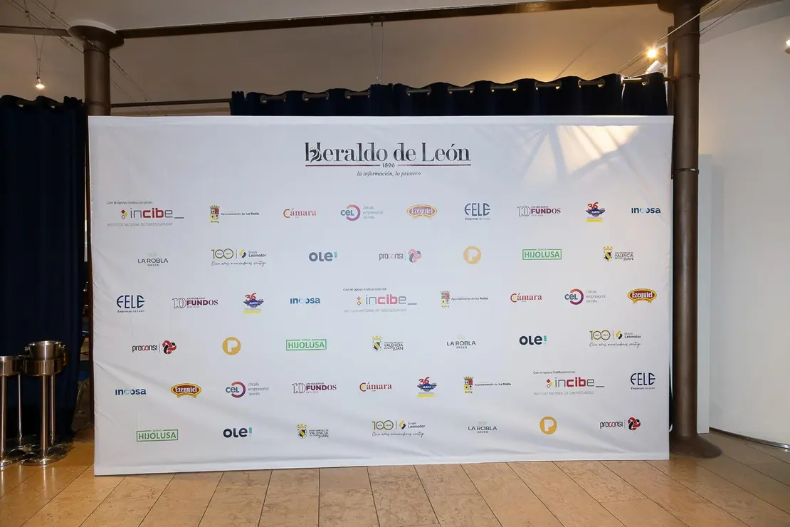 Los patrocinadores del Heraldo de León, pilares fundamentales en la puesta de largo del nuevo medio en Casa Botines; un medio joven y comprometido que también ha mostrado su equipo y colaboradores. Fotos: caraAcara