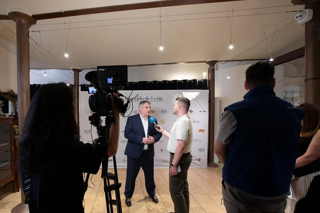 11_caraAcara_K1A0044-Mejorado-NR