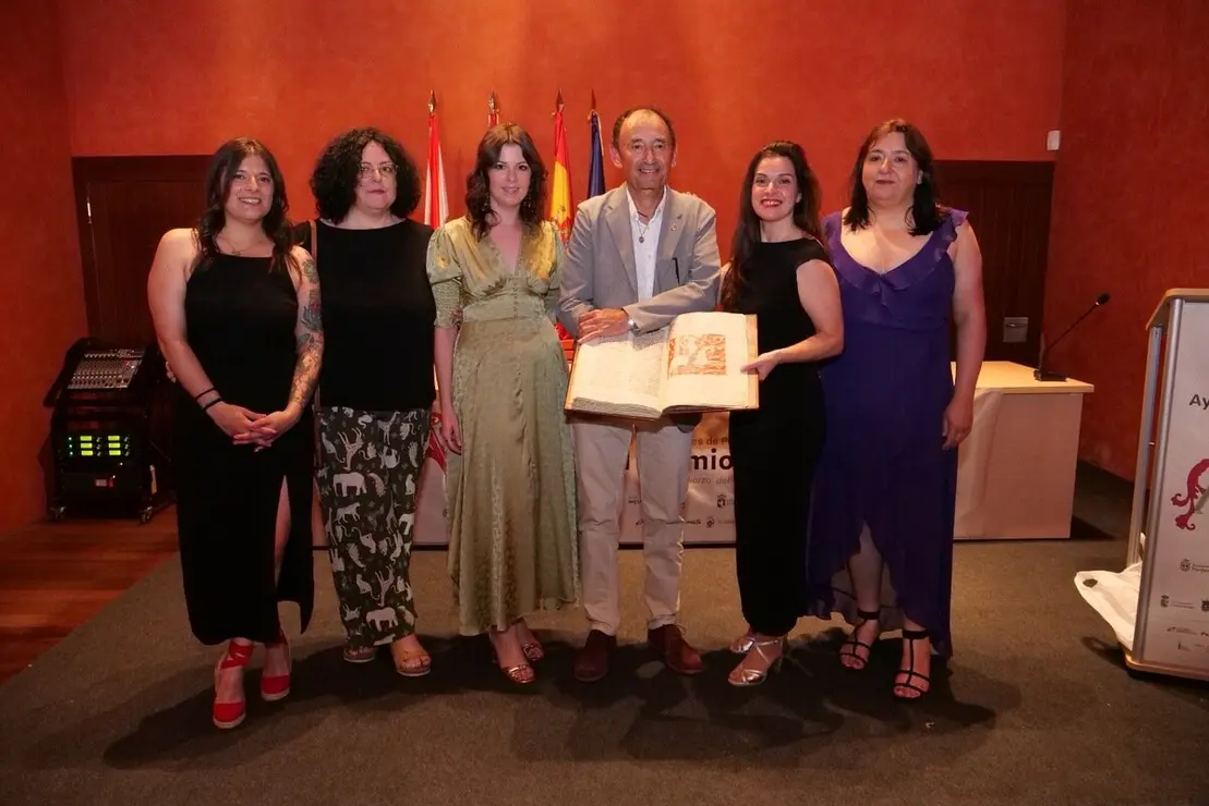 El escritor, ensayista y comisario de exposiciones José Tono Martínez recibe el Premio Internacional Aymeric Picaud de Divulgación del Camino de Santiago