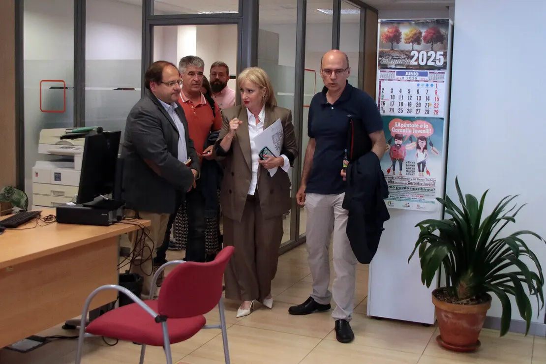 Termina la reunión entre las consejeras de Industria y de Agricultura con el comité de empresa de Azucarera de La Bañeza