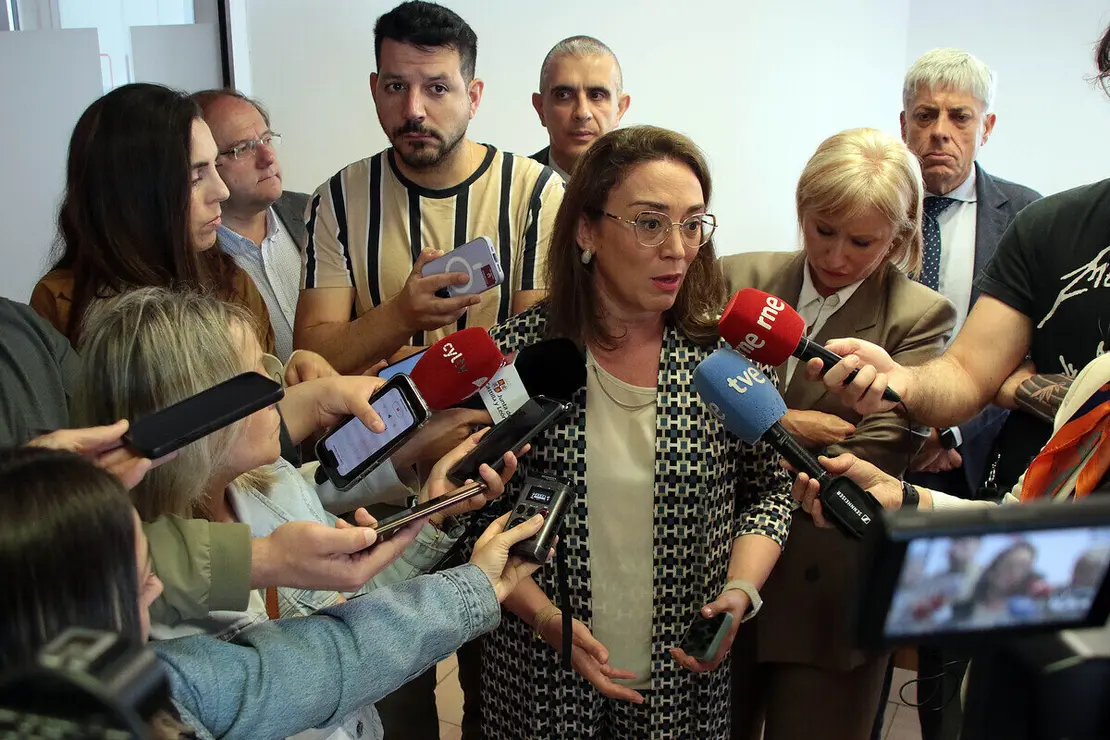 Termina la reunión entre las consejeras de Industria y de Agricultura con el comité de empresa de Azucarera de La Bañeza