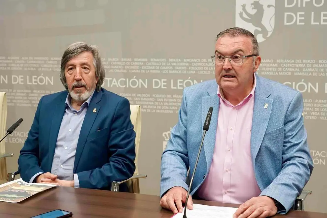 El vicepresidente de la Diputación de León, Roberto Aller, presenta una obra de teatro sobre Alfonso IX que se escenificará en San Isidoro