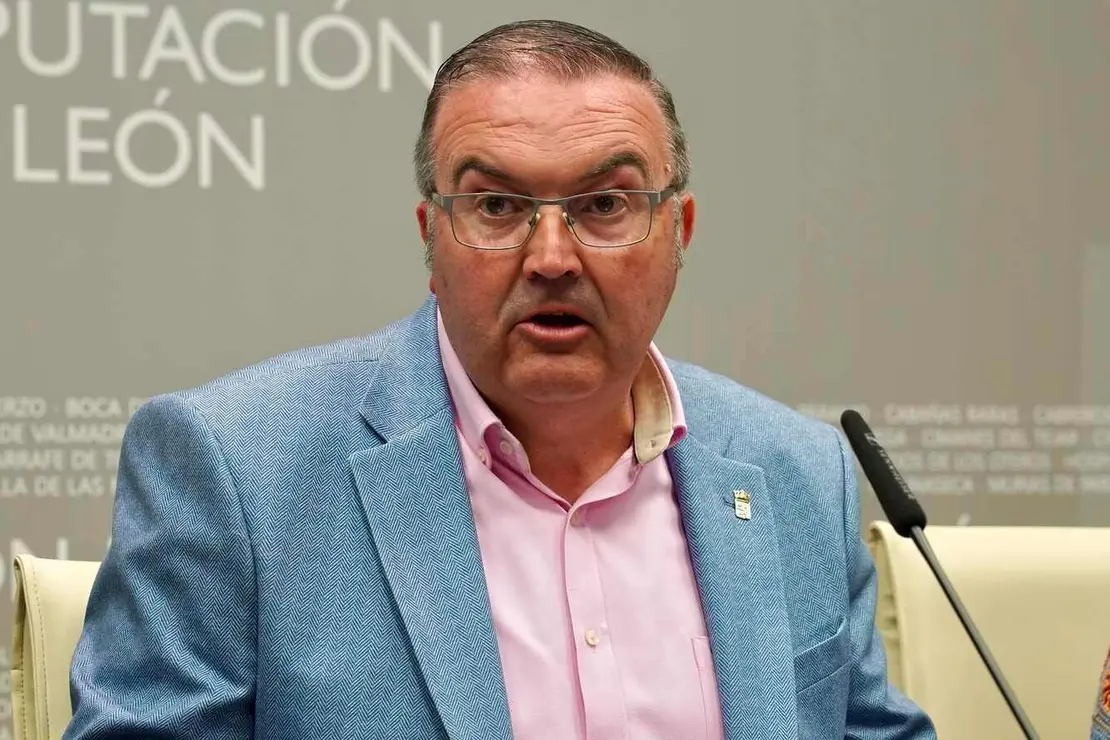 El vicepresidente de la Diputación de León, Roberto Aller, presenta una obra de teatro sobre Alfonso IX que se escenificará en San Isidoro