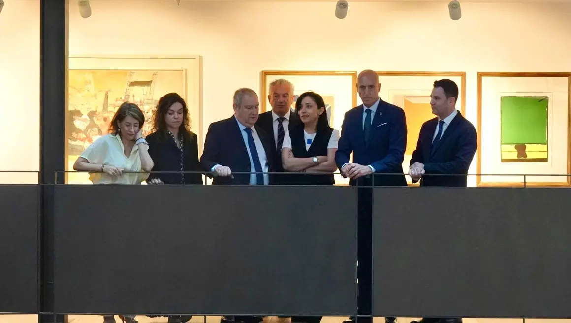 Paradores visita ministro (13)