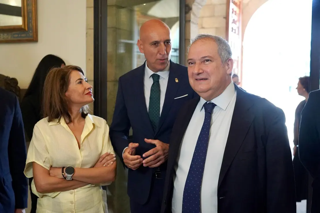 Paradores visita ministro (16)