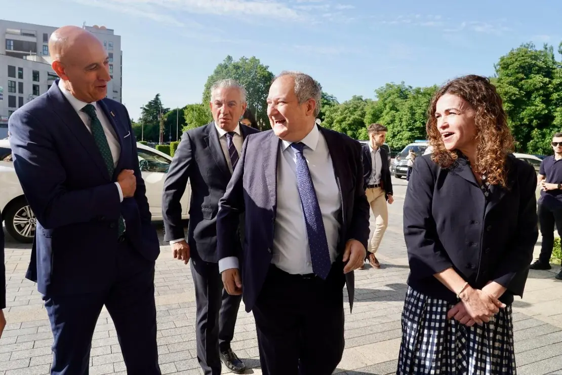 Paradores visita ministro (17)
