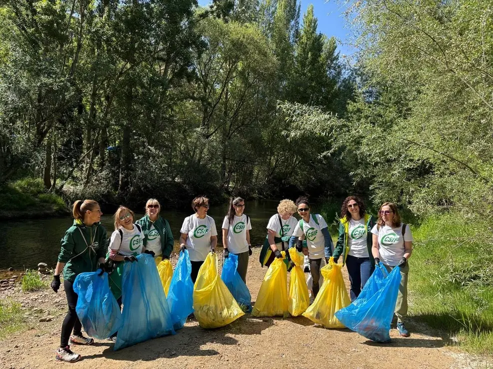 Voluntarios leoneses protagonizan recogidas de restos con motivo del Día Mundial del Medio Ambiente dentro del Proyecto Libera