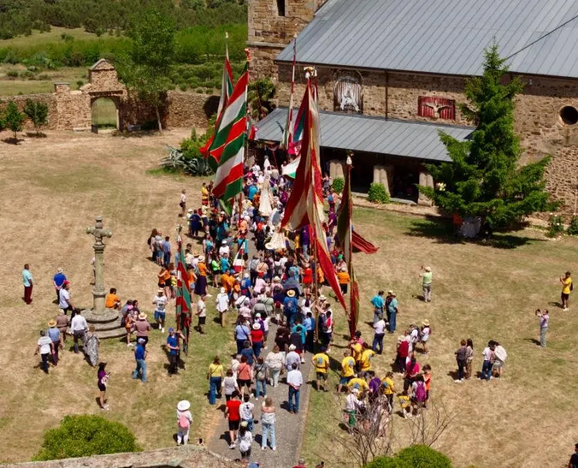 Romería de la Pascua de San Pentecostés en el Santuario de la Virgen de Castrotierra. / DAVID ARRANZ