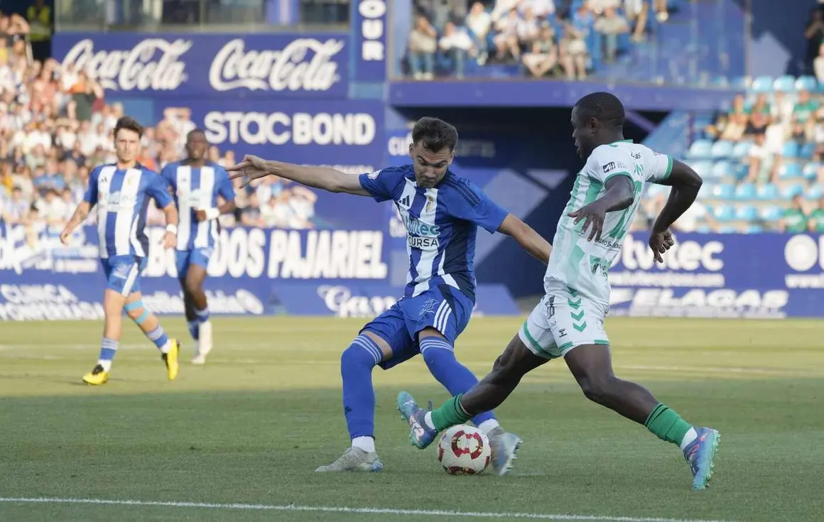La Ponferradina ha encontrado el camino del gol en el minuto 24.