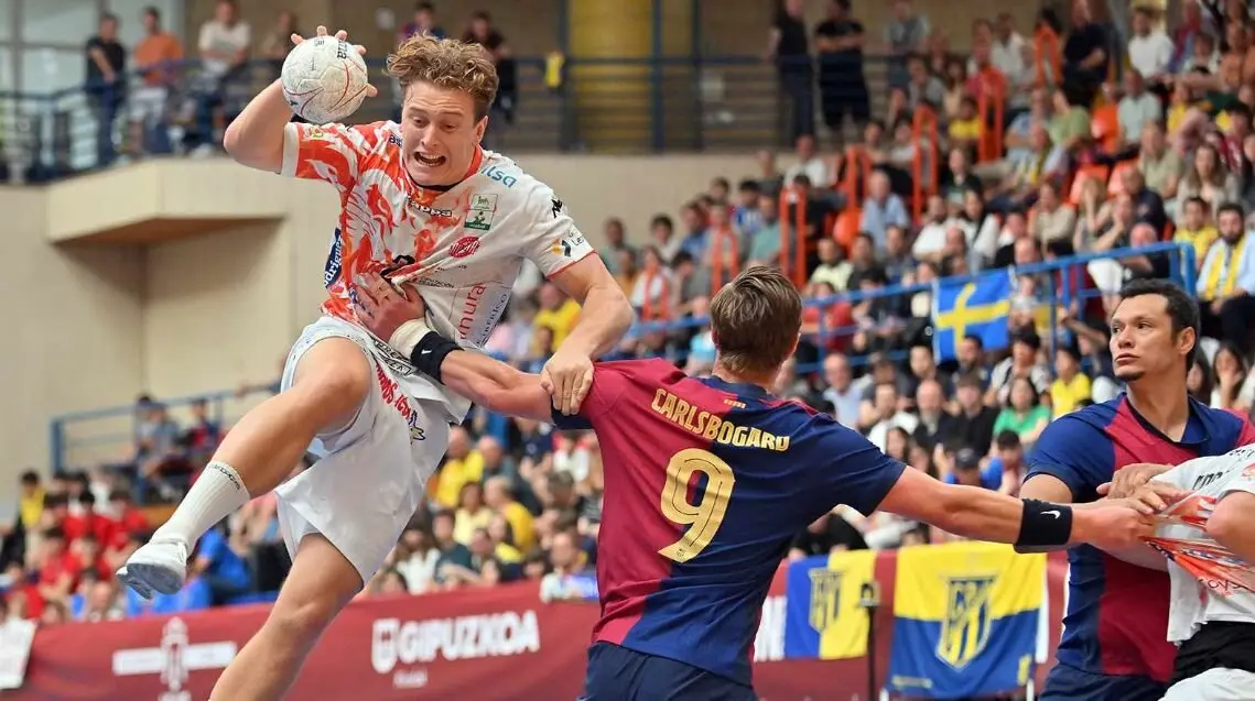 El Abanca Ademar se mide a un FC Barcelona intratable al que es imposible frenar en la cancha de juego.