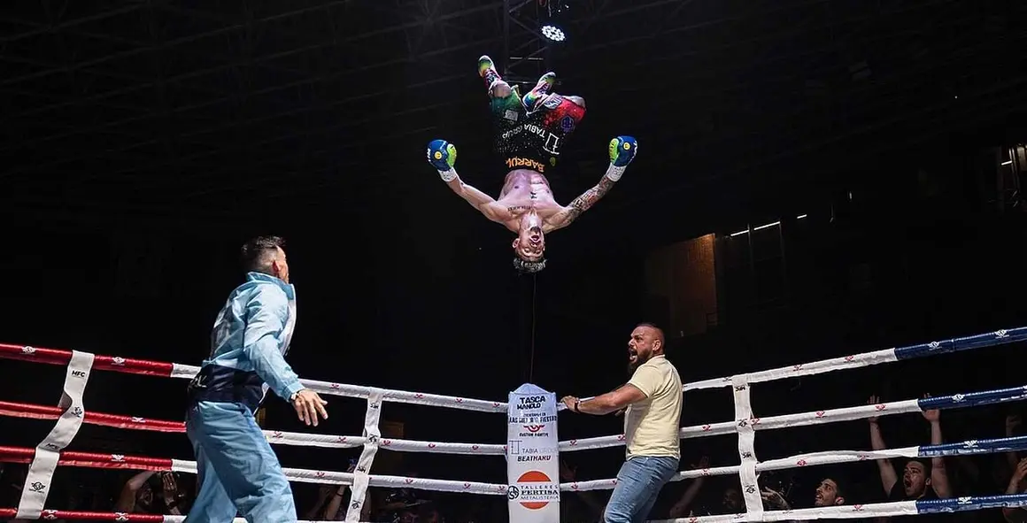 El vuelo de Barrul tras ganar su combate. Fotos: Antonio Barrul