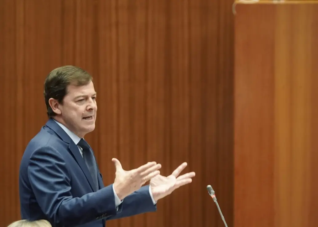 Pleno de las Cortes de Castilla y León con la actualidad de la Comunidad como referente en diferentes puntos. En la imagen el presidente de la Junta, Fernández Mañueco. Fotos: Rubén Cacho