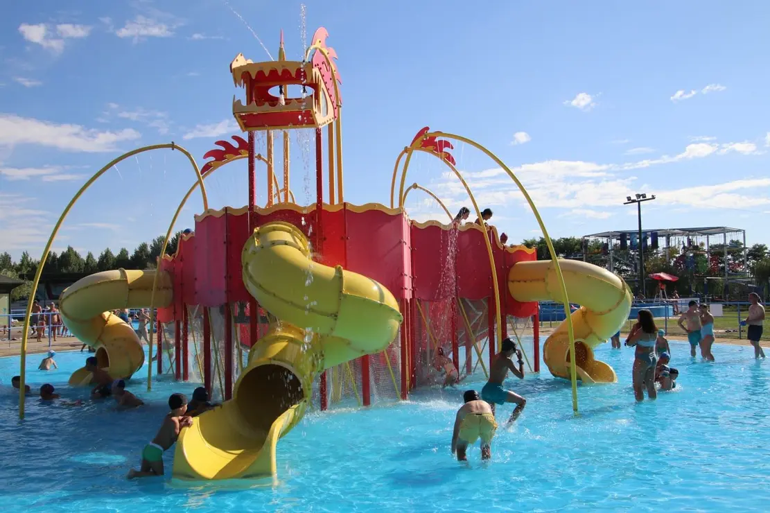 El parque acuático coyantino, uno de los más grandes del noroeste español, arranca su temporada con renovaciones y su popular parque de aventura.