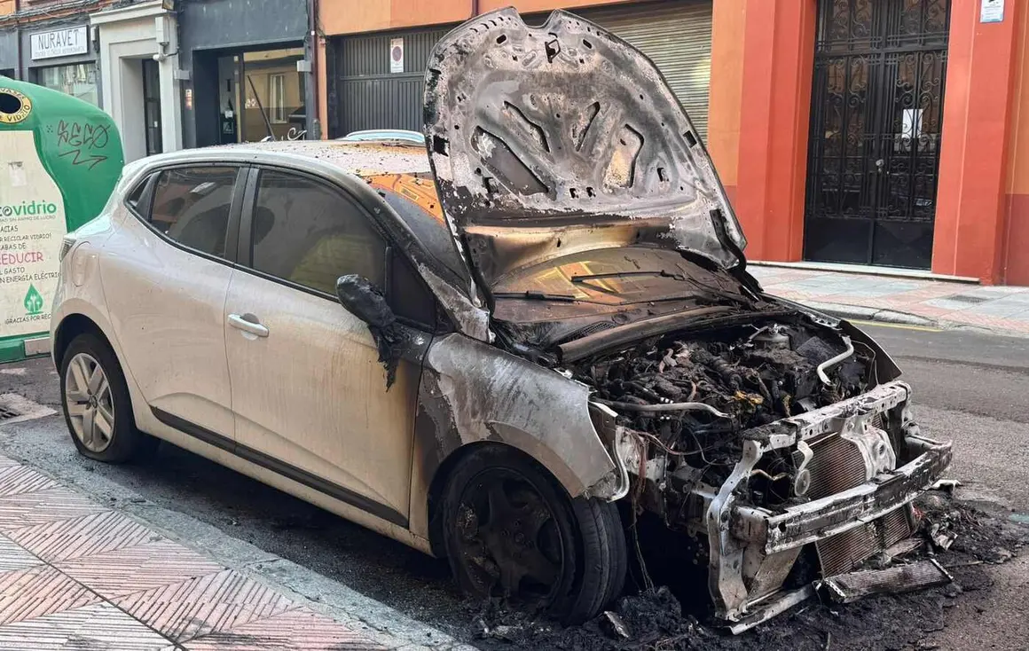 Coche ardiendo 13
