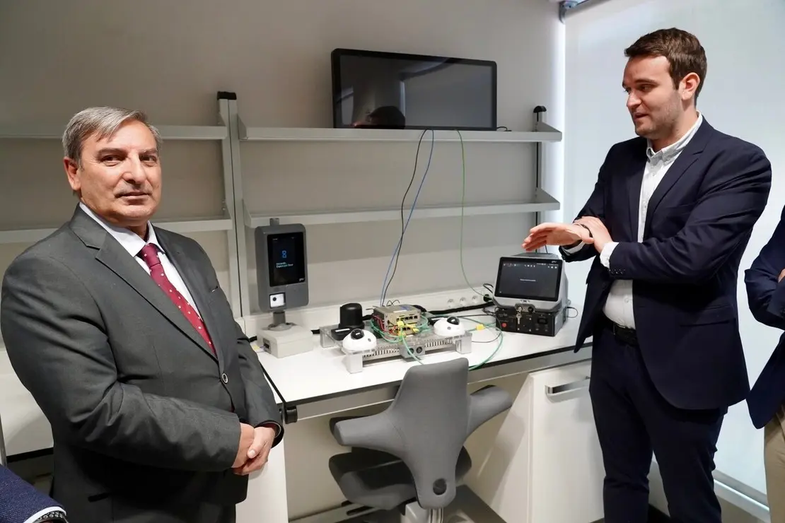 El consejero de Movilidad y Transformación Digital, José Luis Sanz Merino, visita las instalaciones del Centro de Control de Transportes de Castilla y León