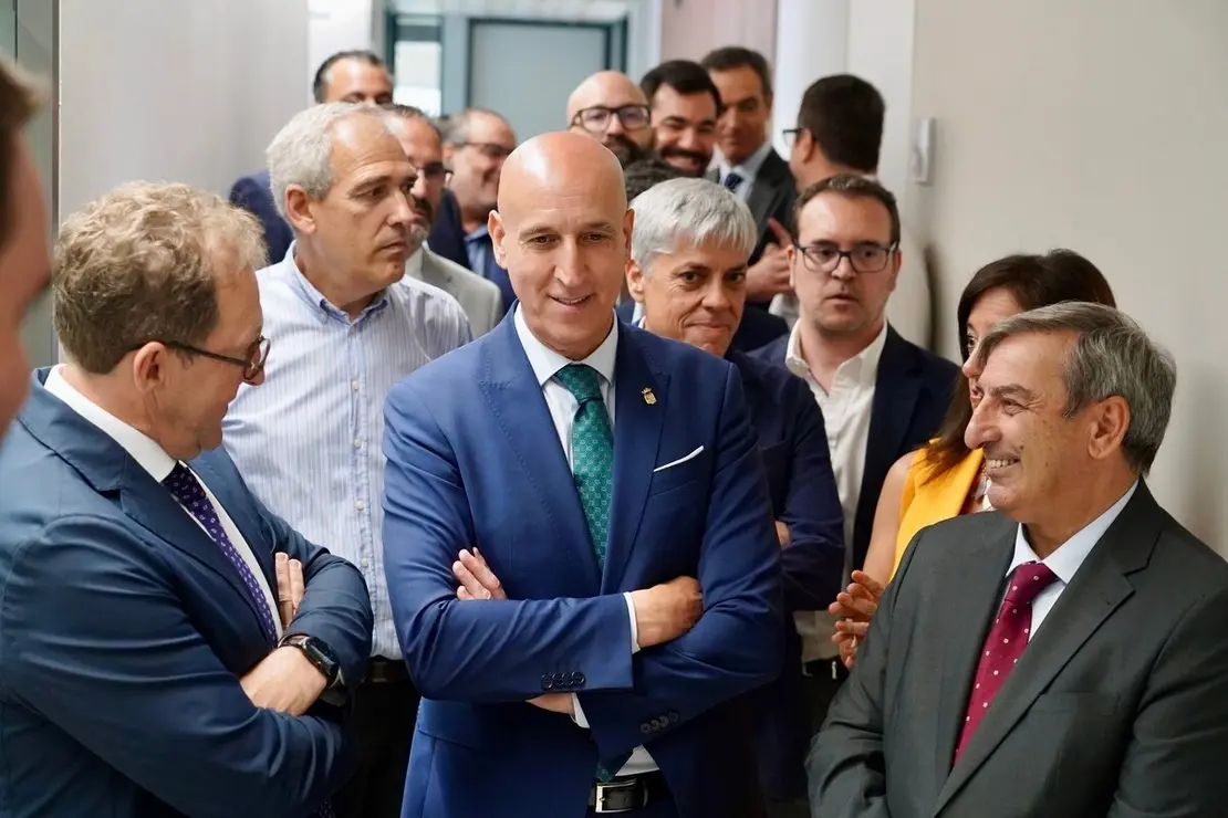 José Antonio Diez visita las instalaciones del Centro de Control de Transportes de Castilla y León