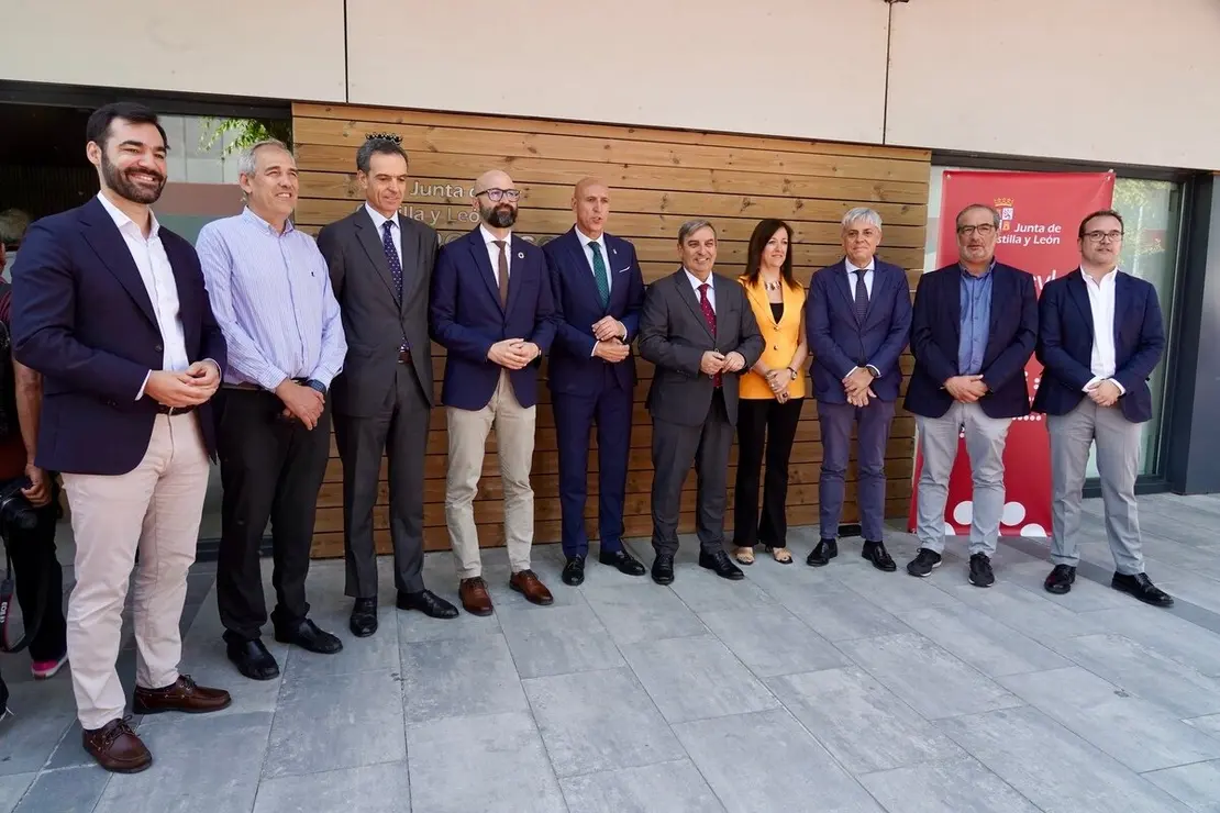 El consejero de Movilidad y Transformación Digital, José Luis Sanz Merino, visita las instalaciones del Centro de Control de Transportes de Castilla y León