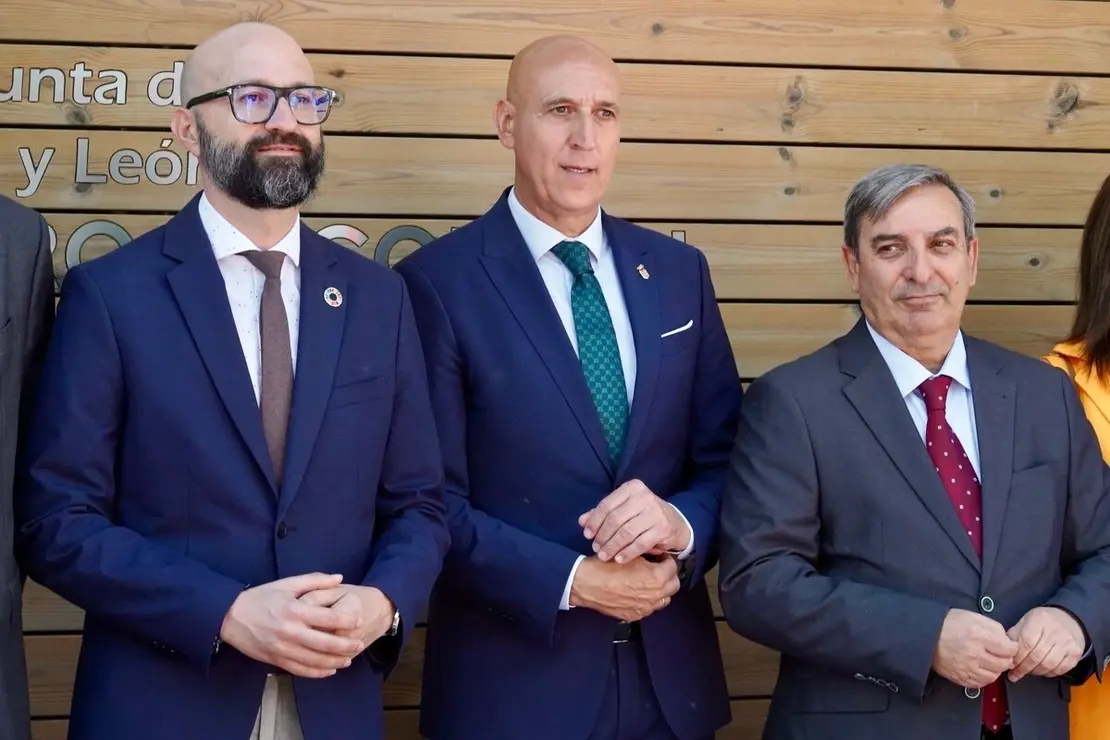El consejero de Movilidad y Transformación Digital, José Luis Sanz Merino, visita las instalaciones del Centro de Control de Transportes de Castilla y León