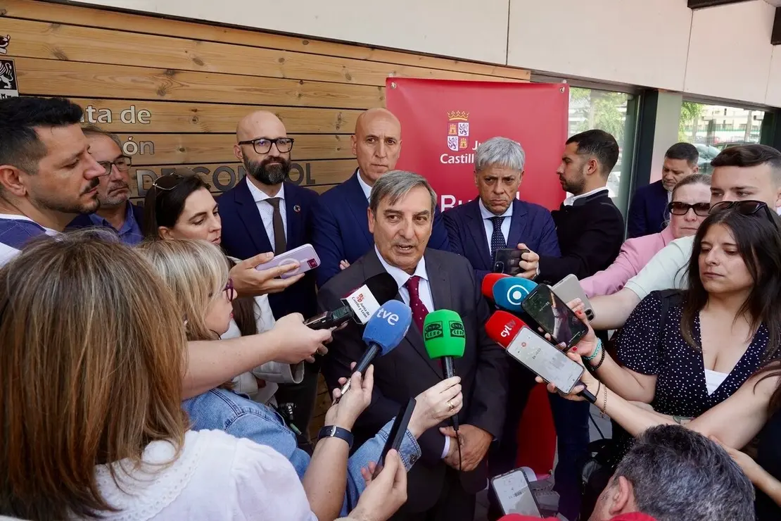 El consejero de Movilidad y Transformación Digital, José Luis Sanz Merino, visita las instalaciones del Centro de Control de Transportes de Castilla y León