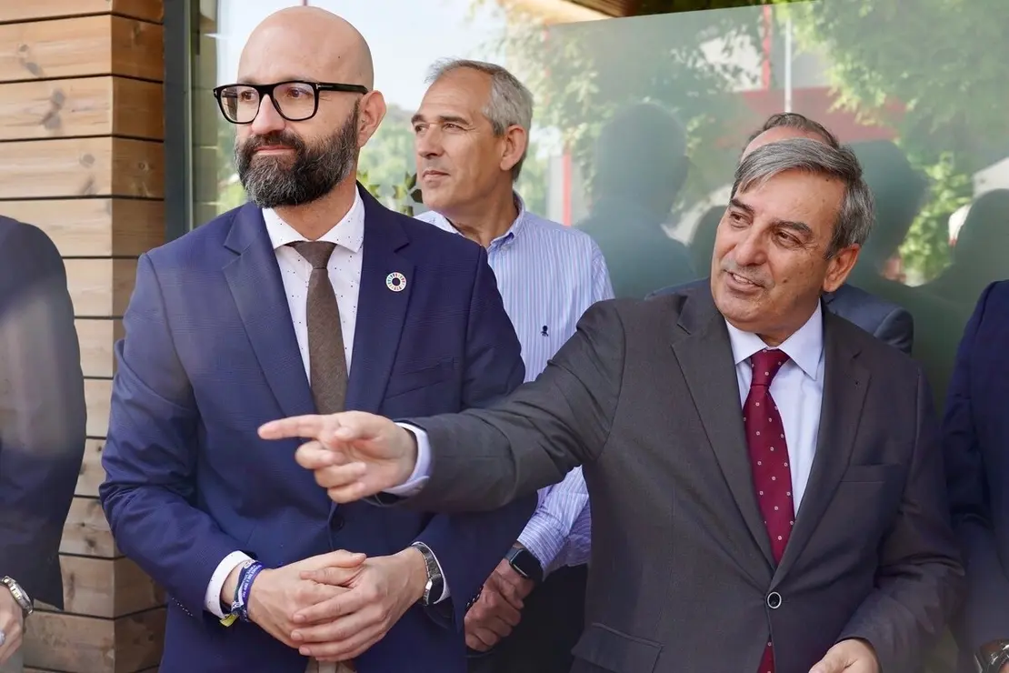 El consejero de Movilidad y Transformación Digital, José Luis Sanz Merino, visita las instalaciones del Centro de Control de Transportes de Castilla y León