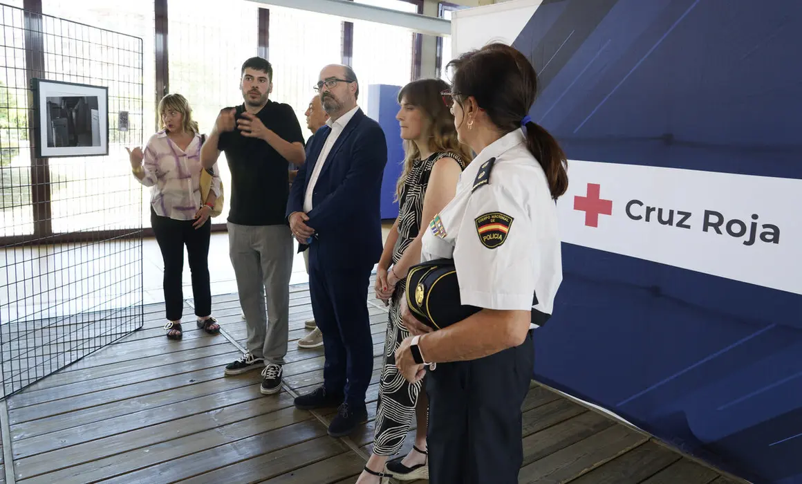 Inauguración de la exposición fotográfica ‘Rostros en tránsito: Historias de resiliencia’, a cargo del autor, Rubén Movilla