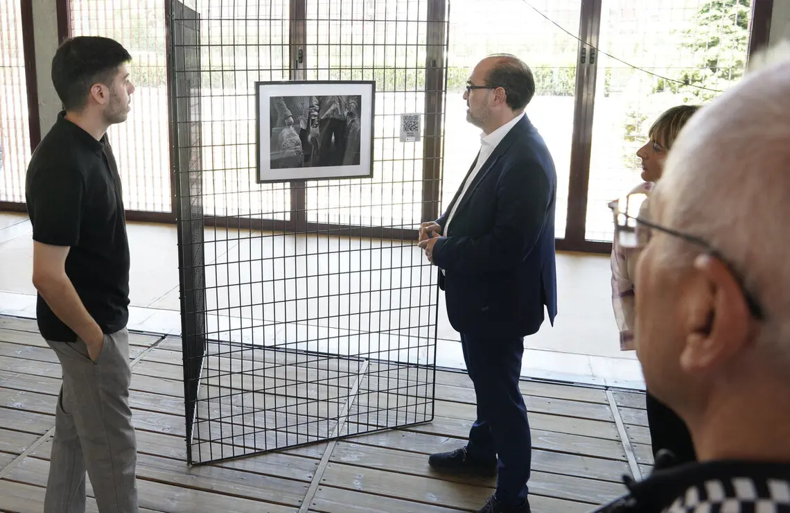 Inauguración de la exposición fotográfica ‘Rostros en tránsito: Historias de resiliencia’, a cargo del autor, Rubén Movilla