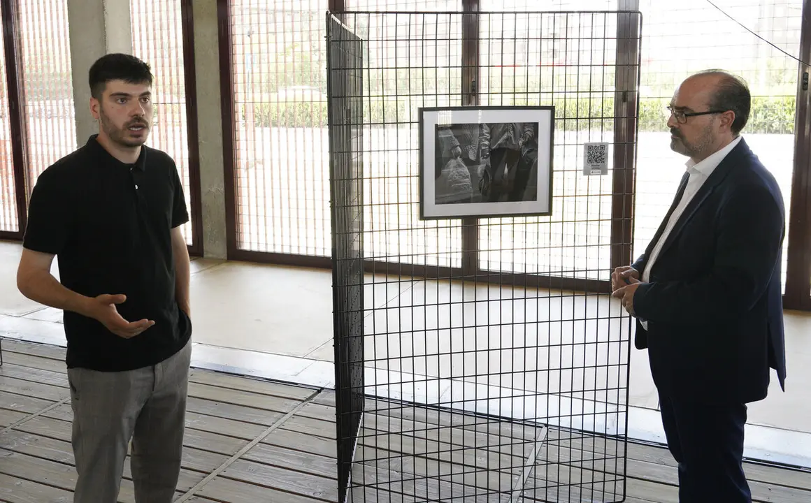 Inauguración de la exposición fotográfica ‘Rostros en tránsito: Historias de resiliencia’, a cargo del autor, Rubén Movilla