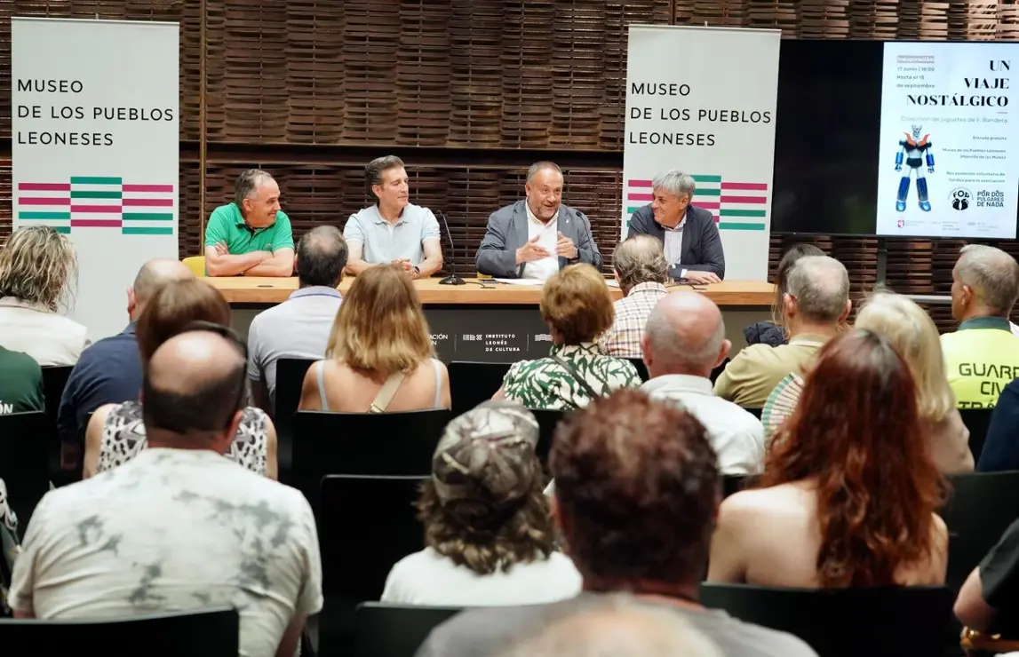 Inauguración de la exposición ‘Un viaje nostálgico’ (3)