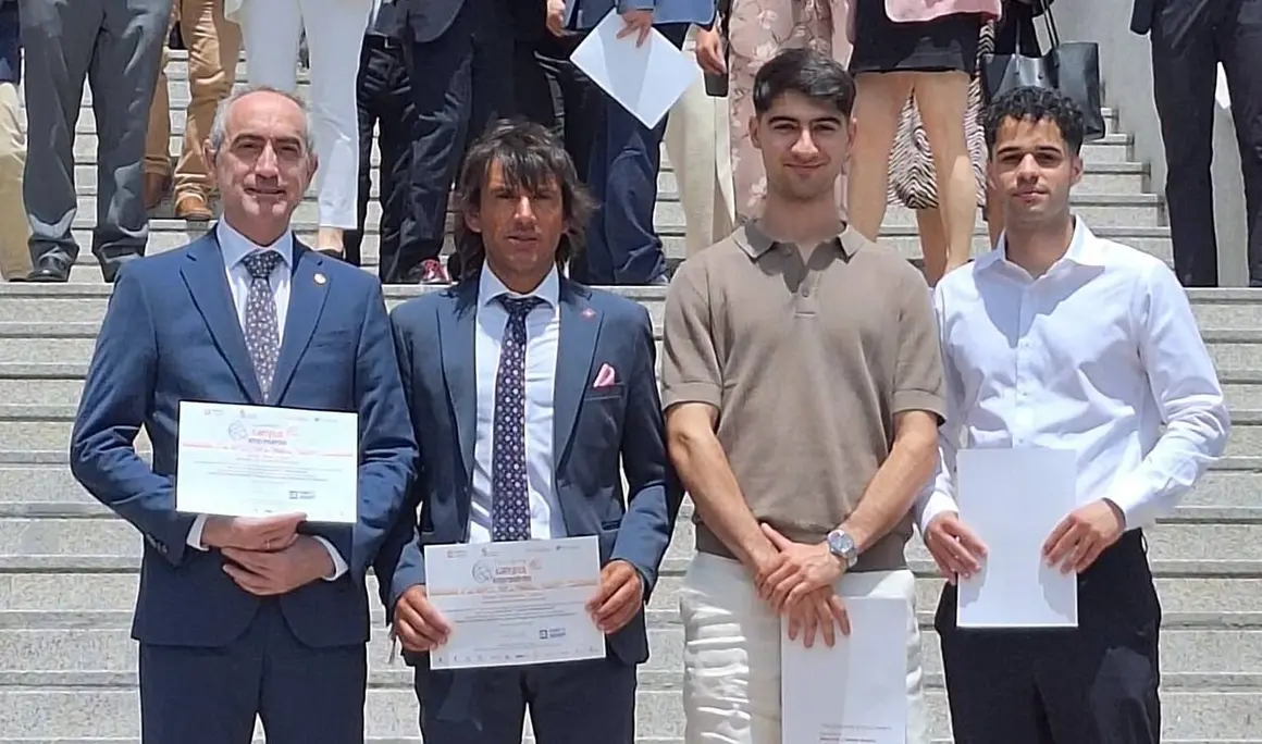 Jesús Seco Calvo y Diego Fernández Lázaro y los ganadores del 3º premio David Alegre González y Darío Álvarez González, ambos egresados de la ULE 1