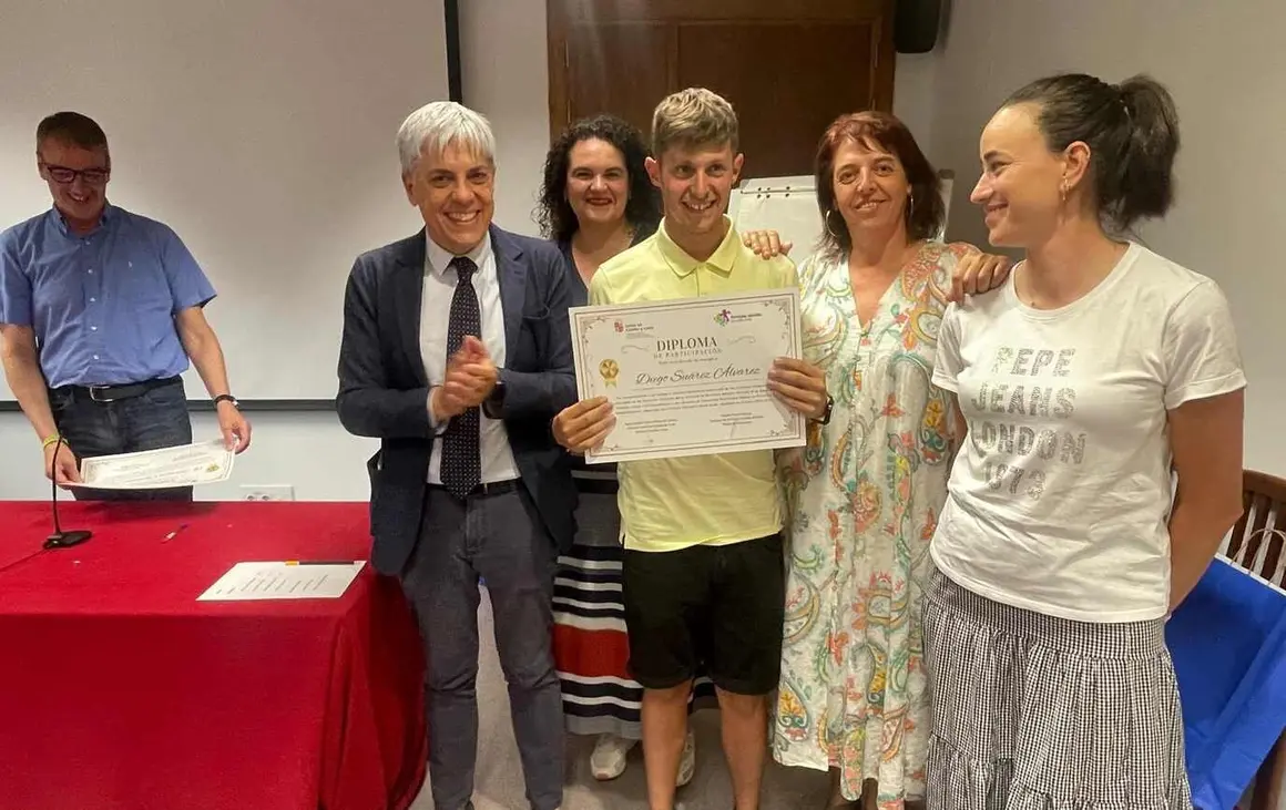 Siete alumnos de Amidown culminan su formación básica en Servicios Administrativos