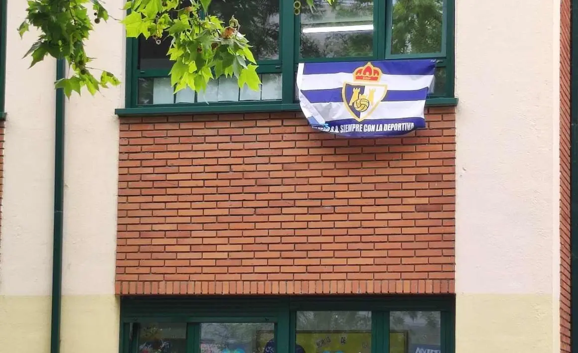 La ciudad se vuelca con la Deportiva en las horas previas al partido decisivo ante el Andorra por el ascenso a Segunda División.
