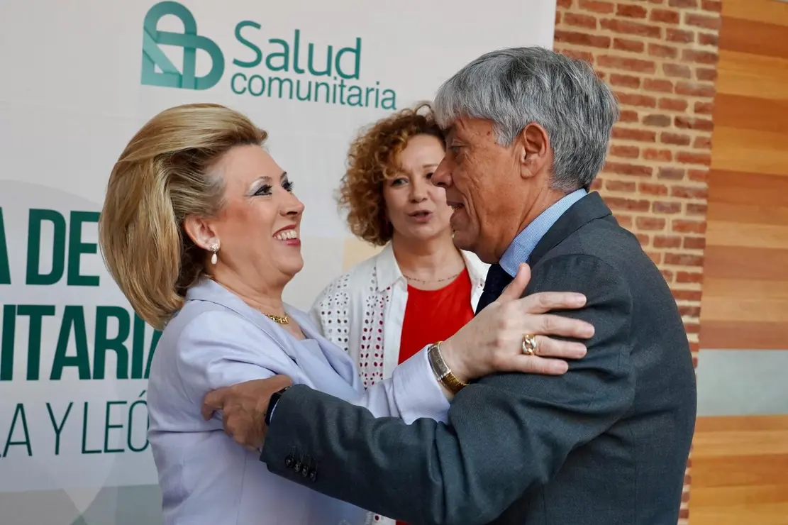 La gerente regional de Salud, Violeta Martínez Pindado, presenta el Plan de Estrategia de Salud Comunitaria. / CAMPILLO