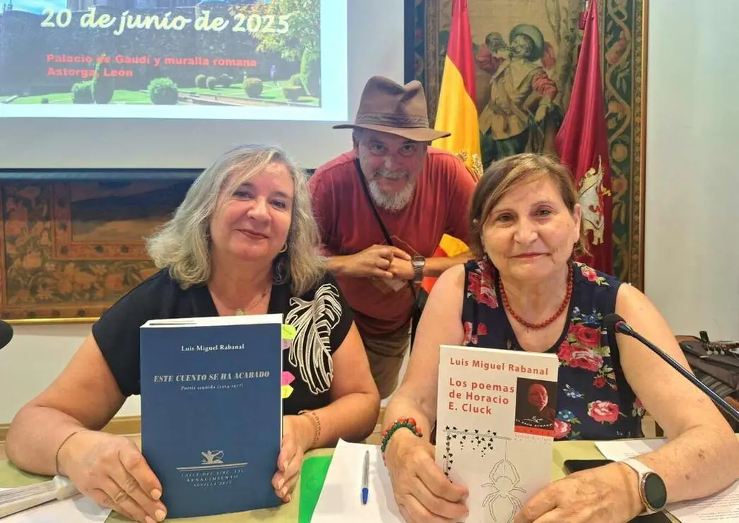 La Casa de León en Madrid ha acogido el Ágora de la poesía, en su edición número XXVII. El acto fue presentado, en nombre de la Casa de León, por Pilar Pacho y Margarita Álvarez, miembros de la Junta Directiva, y por el socio Xavier de Tusalle quienes también participaron en el recital.