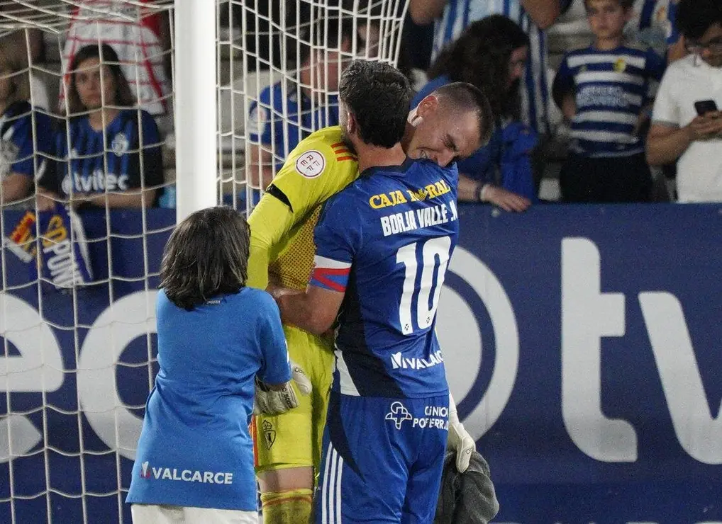 La SD Ponterradina no consigue el ascenso a segunda división al perder 0-1 contra el FC Andorra. Foto Peio García (2)