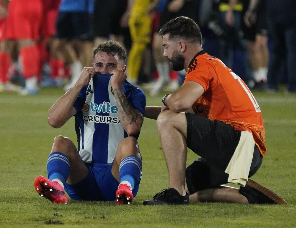 La SD Ponterradina no consigue el ascenso a segunda división al perder 0-1 contra el FC Andorra. Foto Peio García (3)